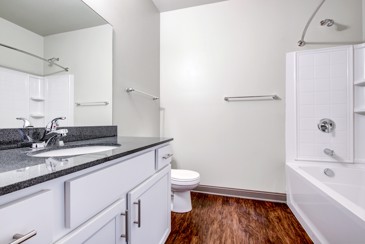 Double Creek Flats - Bathroom
